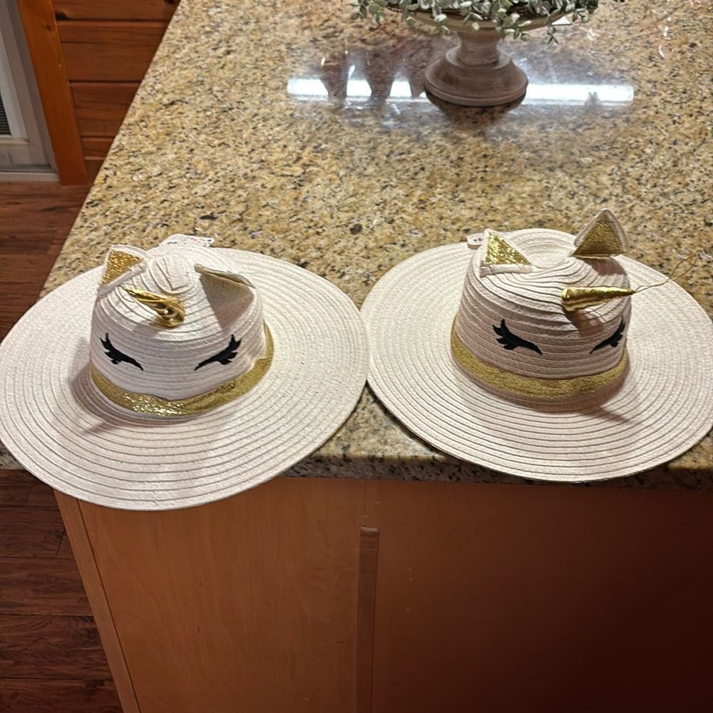 NWT Claire unicorn 🦄 sun hats